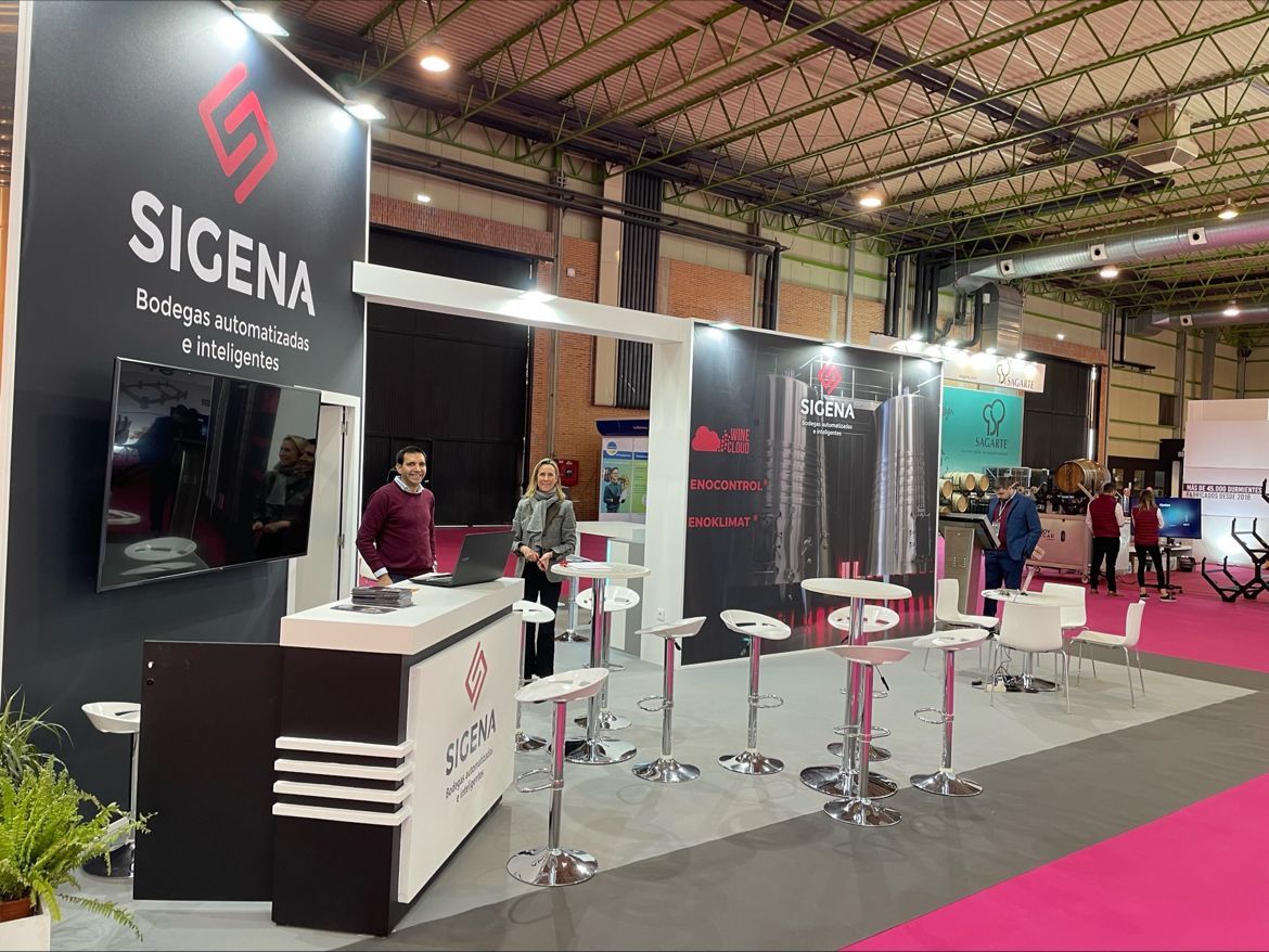 Stand corporativo de SIGENA en una feria del sector
